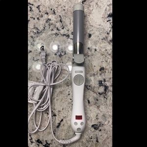 BEACHWAVER CURLING IRON S1.25 DUAL VOLTAGE (WHITE)